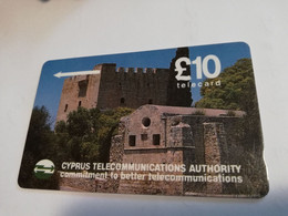 CYPRUS  PHONECARD 10 POUND   OLD CASTEL    NO 12CYPC    MAGNET CARD    ** 4504 ** - Chipre