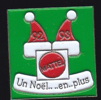 69348- Pin's -Mattel . Société Américaine. Jouets Et Jeux.noel. - Weihnachten