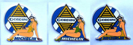 SERIE DE 3 PINS PIN'S PIN-UP BLONDES RENAULT GORDINI, MICHELIN, 45mm - Renault