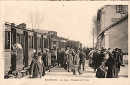 Richelieu * La Gare * La Decente Du Train * Wagons * Ligne Chemin De Fer - Chinon