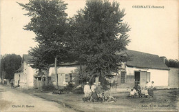 Oresmaux * Une Vue Du Village * Villageois Militaires - Andere & Zonder Classificatie