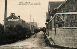 Cléry Sur Somme * Rue Des écoles Et école Communale - Autres & Non Classés