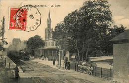 Ailly Sur Noye * La Gare * Train Locomotive * Ligne Chemin De Fer De La Somme * Passage à Niveau - Ailly Sur Noye