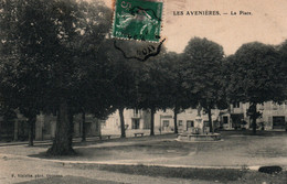 Les Avenières (Isère) La Place, La Fontaine - Edition F. Vialatte - Les Avenières