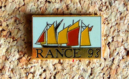 Pin's BATEAU - VOILE - Vieux Gréements RANCE 93 - ÉMAIL - Fabricant LEADER SAINT-MALO - Voile