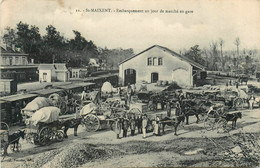 St Maixent L'école * Embarquement Un Jour De Marché En Gare * Foire * Ligne Chemin De Fer Des Deux Sèvres * Wagons - Saint Maixent L'Ecole