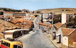 Algérie - TIARET - Rue Des Marchés - Boulevard Des Frères Saadi - Autobus - Tiaret