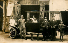 Vannes * Carte Photo * Atelier Automobile PERARD Ou PIRARD * 1924 * Constructeur Carrossier ? * Entreprise Commerce - Vannes