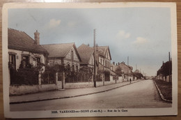 Carte Postale Varennes Sur Seine Rue De La Gare - Autres Communes