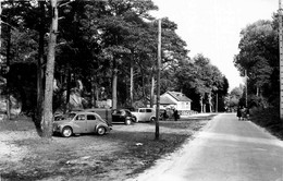 Malesherbes * Route Et Une Auberge * Automobile Voiture Ancienne * Renault 4cv ? - Malesherbes