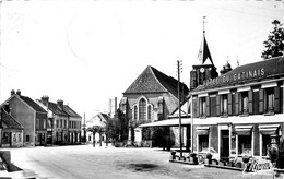 St Valerien * La Place Du Marché * Hôtel Du Gatinais * Horlogerie - Saint Valerien