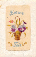 Thème. Fantaisie  Carte Brodée Bonne Fête. Panier Avec Des Fleurs    -Petit Pli - (Voir Scan) - Brodées