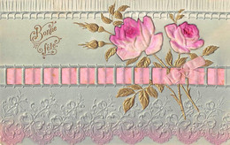 Thème. Fantaisie   Carte Tissée Avec Des Roses En Relief Et Ruban En Soie. Bonne Fête  (Voir Scan) - Altri & Non Classificati