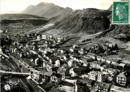 Veynes * Vue Aérienne De La Commune * HLM Quartier * Ligne Chemin De Fer Des Hautes Alpes * Gare - Other & Unclassified