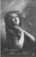 Autriche:     Portrait De Femme Romantique. Carte Glacée  (Voir Scan) - Andere & Zonder Classificatie