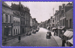 Carte Postale 27. Pacy-sur-Eure  Rue Edouard Isambart  Voitures Anciennes  Très Beau Plan - Pacy-sur-Eure