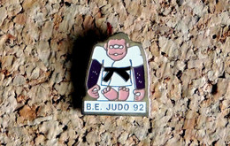 Pin's Sport De Combat JUDO - BE 1992 - Peint Cloisonné - Fabricant CAM - Judo