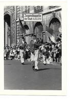 1959 AALEN (ALLEMAGNE) - DEFILE JUGENDKAPELLE - PHOTO - Geïdentificeerde Personen