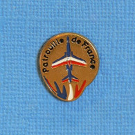 1 PIN'S // ** BADGE / PATROUILLE DE FRANCE / ALPHAJET / ARMÉE DE L'AIR ** - Avions