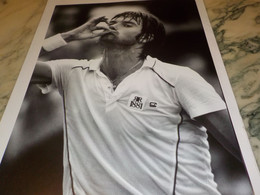 PHOTO JIMMY CONNORS ROLAND GARROS EN DISCUSSION AVEC JUGE ARBITRE 1981 - Other & Unclassified