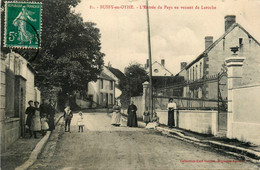 Bussy En Othe * Rue * Entrée Du Pays En Venant De Laroche * Villageois - Andere & Zonder Classificatie