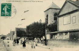Gisy Les Nobles * L'église Et La Route De Michery * Villageois - Andere & Zonder Classificatie