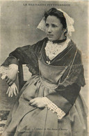 Ste Anne D'auray * Jeune Femme Du Pays En Costume Et Coiffe - Sainte Anne D'Auray