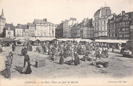 14-LISIEUX- LA PLACE THIERS UN JOUR DE MARCHE - Lisieux