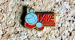 Pin's PETANQUE Jeu Provençal - Pavé De Thiers 63 - Peint Cloisonné - Fabricant Inconnu - Pétanque