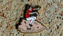 Pin's PETANQUE Jeu Provençal - Pétanque Des Canaux ROANNE 42 - Peint Cloisonné - Fabricant Inconnu - Pétanque