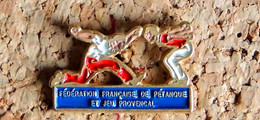 Pin's Officiel FFPJP Fédération Française De Pétanque Et De Jeu Provençal JOUEURS - Peint Cloisonné - Fabricant Inconnu - Pétanque