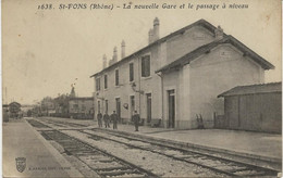 ST FONS - RHONE - LA NOUVELLE GARE ET LE PASSAGE A NIVEAU- ANNEE 1915 - Otros & Sin Clasificación