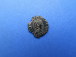 EUDOXIA.  -  (395 - 404) AD  -   AE 1/2 Follis 1,88 Gr.  -  PATINA ZWART!  -  PORTRET!!  -  Constantinopel  -   SUPER! - La Fin De L'Empire (363-476)