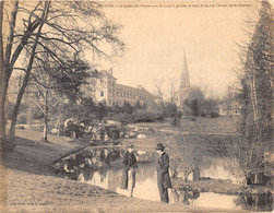 44-NANTES-LE JARDIN DES PLANTES AVEC LE LYCEE A GAUCHE, ET DANS LE FOND LE CLOCHER ST-CLEMENT - GRANDE CARTE - Nantes