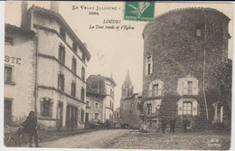 CPA DU 43   LOUDES LA TOUR RONDE ET L,EGLISE - Loudes