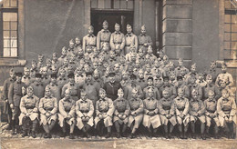 Thème. Militaria:  Caserne.  Carte Photo Non Localisée. Albert Lyon 54 Nancy  Soldats Et Officiers Sgt Mathieu  .-.3- - Régiments