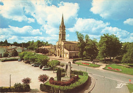 33 Gradignan Eglise St Saint Pierre Et La Place Monument Voiture Auto Citroen 2cv 2 Chevaux Renault 4L - Gradignan