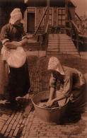 Volendam, Women Washing Clothes, Knackstedt & Nather Serie 694 No 91 - Volendam