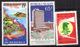 Col19  Madagascar N° 490 à 492 Neuf X MH Cote 2,70€ - Madagaskar (1960-...)