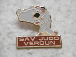 Pin's - Sport JUDO Sport Athlétique Verdunois SAV VERDUN - Pins Badge JUDO VERDUN 55 MEUSE - Judo