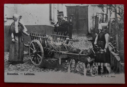 CPA 1903 Bruxelles - Laitières - Attelage De Chien - Mercanti