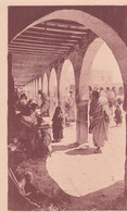 TUNISIE . GABES . Le Marché Arabe De Djara ( Couturier De Rue Et Sa Machine à Coudre , Type "Singer" ) - Túnez