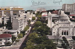 Cpsm 9x14 . SENEGAL . DAKAR . L' Avenue De La République Et La Cathédrale Du Souvenir Africain - Sénégal