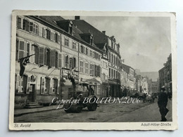 Saint Avold 1940 1943 Adolf Hitler Strasse Rue Avec Drapeaux Allemand WWII Et Croix Rouge Engin Pour Refaire La Route - Saint-Avold