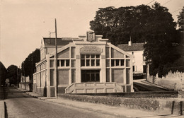 Doué La Fontaine * Carte Photo * Le Théâtre Municipal Et Rue Des Fontaines - Doue La Fontaine