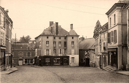 Doué La Fontaine * Carte Photo * La Place De L'hôtel De Ville * Quincaillerie * Pharmacie - Doue La Fontaine