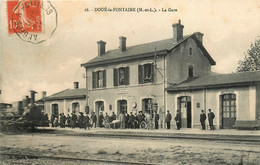 Doué La Fontaine * La Gare * Arrivée Du Train * Ligne Chemin De Fer Du Maine Et Loire - Doue La Fontaine