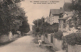 PORNIC - A Gourmalon  Rue Alfred Benoit Vers Le Port - Pornic