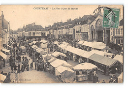 CPA 45 Courtenay - La Place Le Jour Du Marché - Courtenay