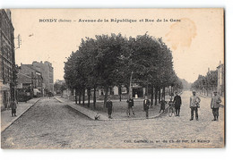 CPA 93 Bondy - Avenue De La République Et Rue De La Gare - Bondy